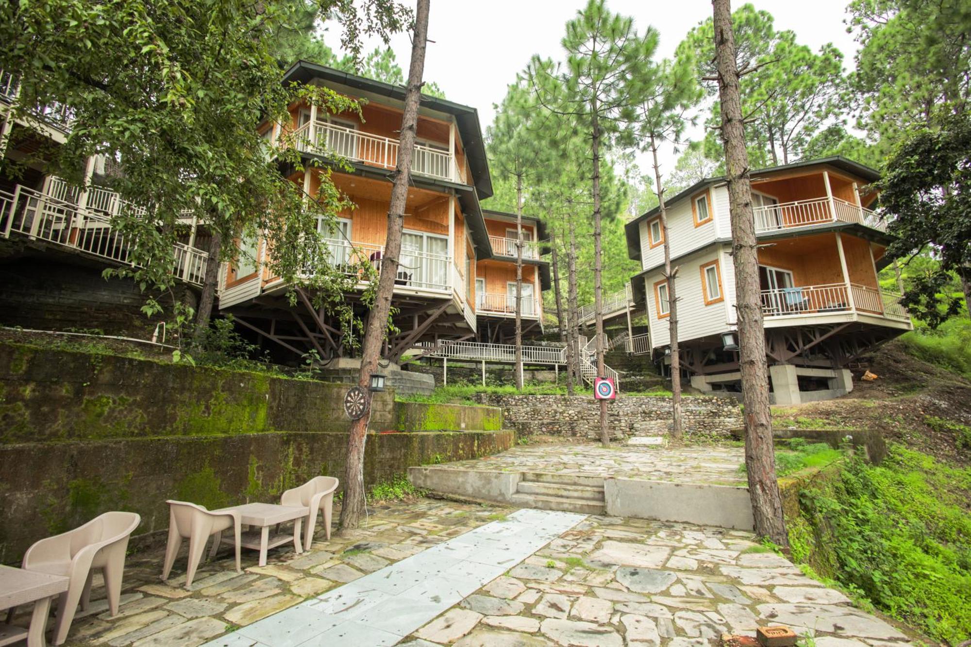 The Woods Retreat Hotel Lansdowne Ngoại thất bức ảnh
