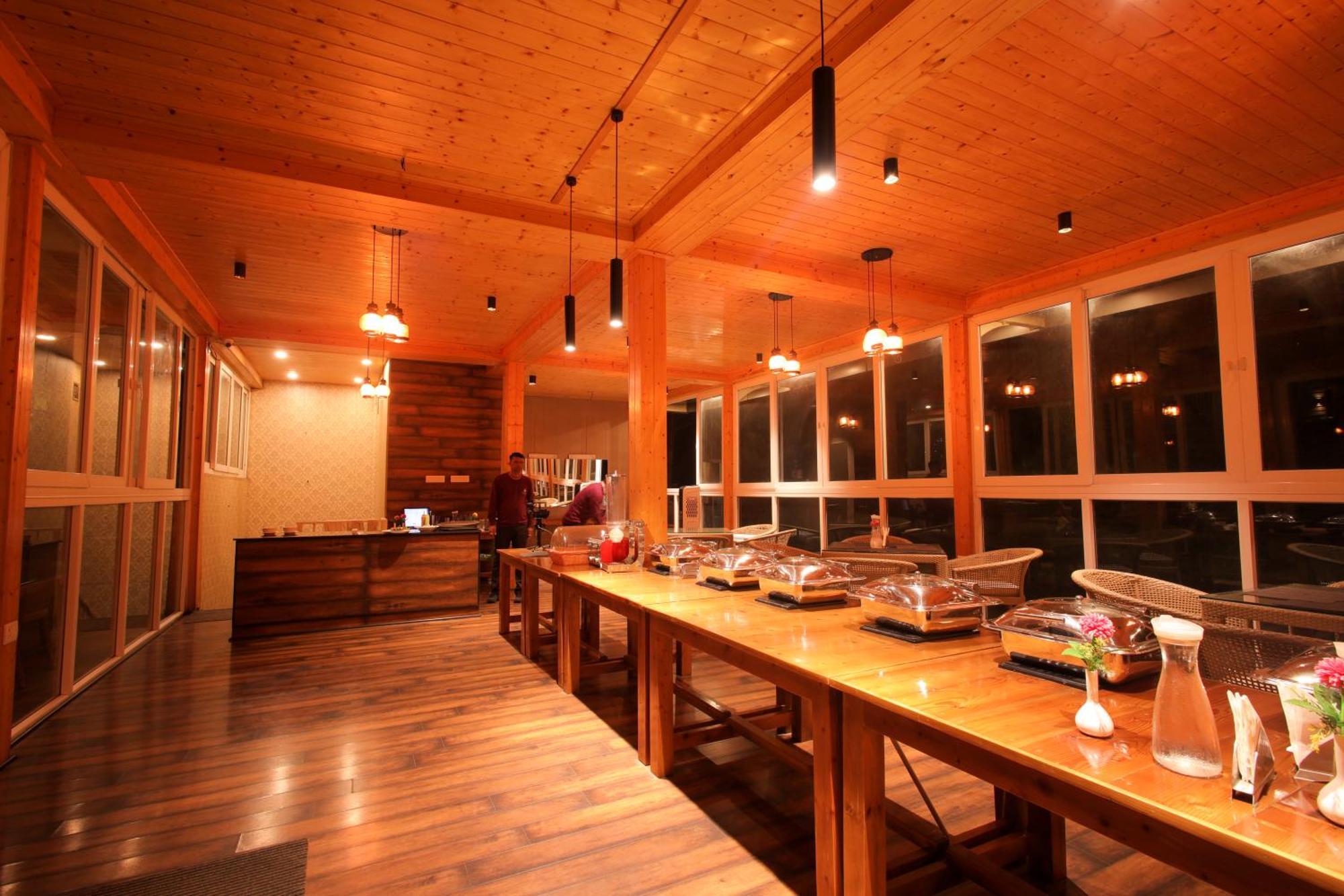 The Woods Retreat Hotel Lansdowne Ngoại thất bức ảnh