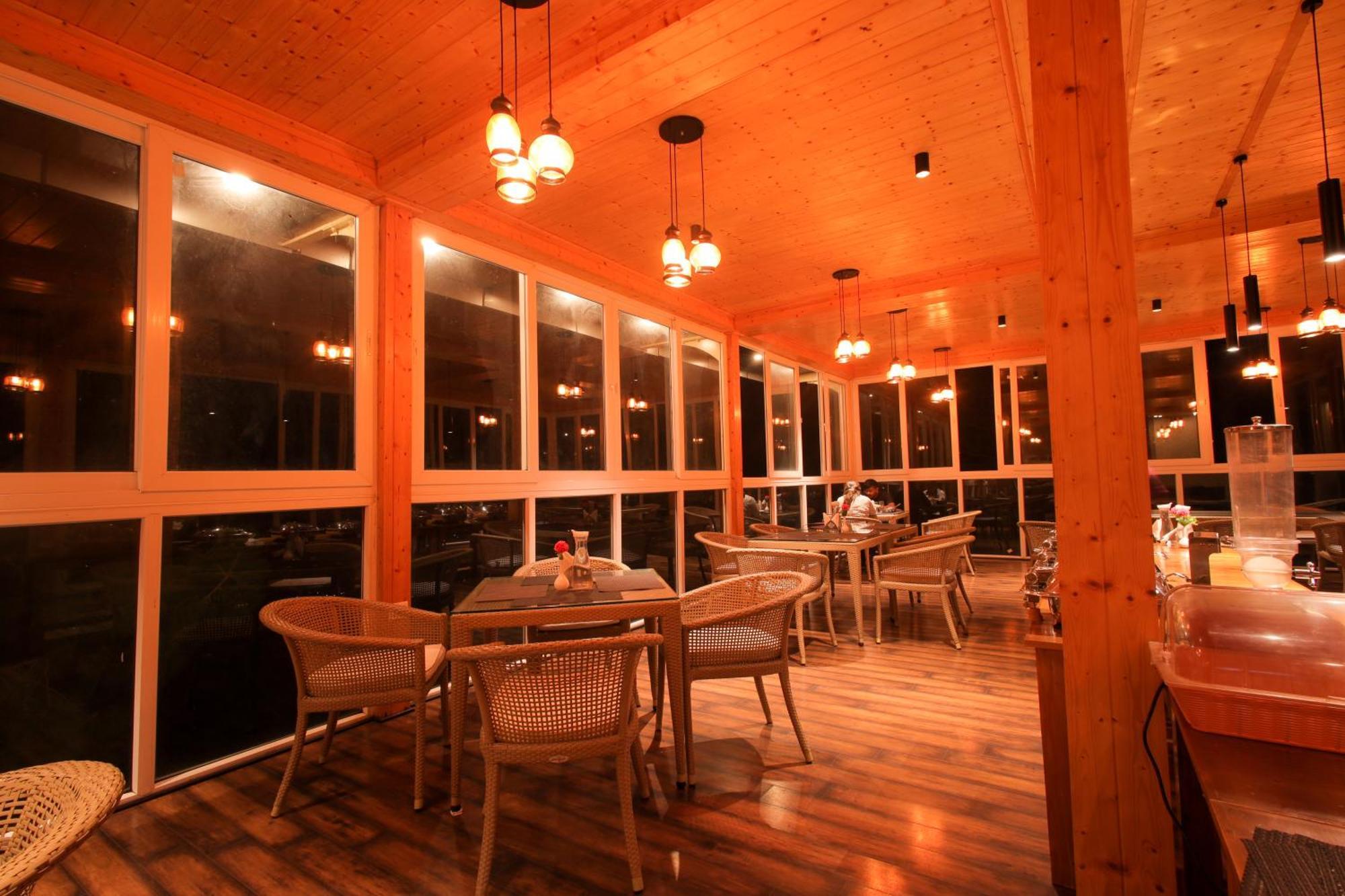 The Woods Retreat Hotel Lansdowne Ngoại thất bức ảnh
