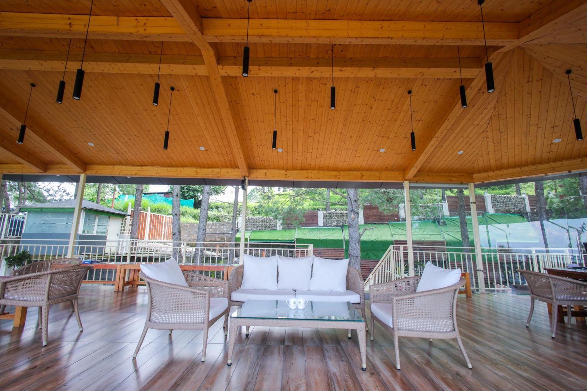 The Woods Retreat Hotel Lansdowne Ngoại thất bức ảnh