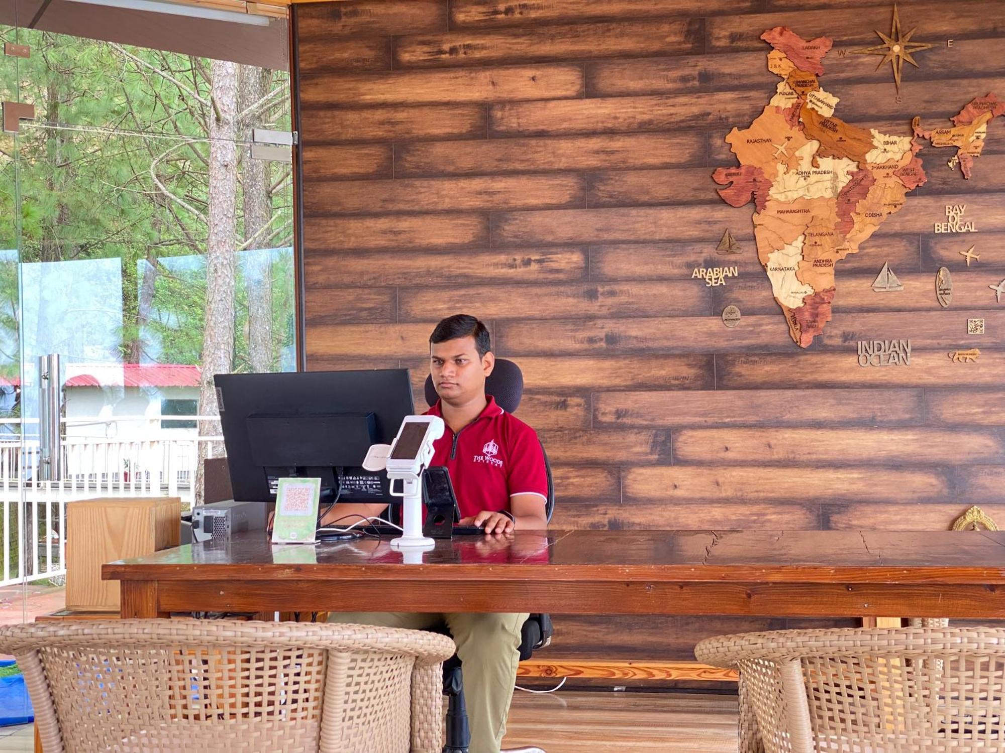 The Woods Retreat Hotel Lansdowne Ngoại thất bức ảnh