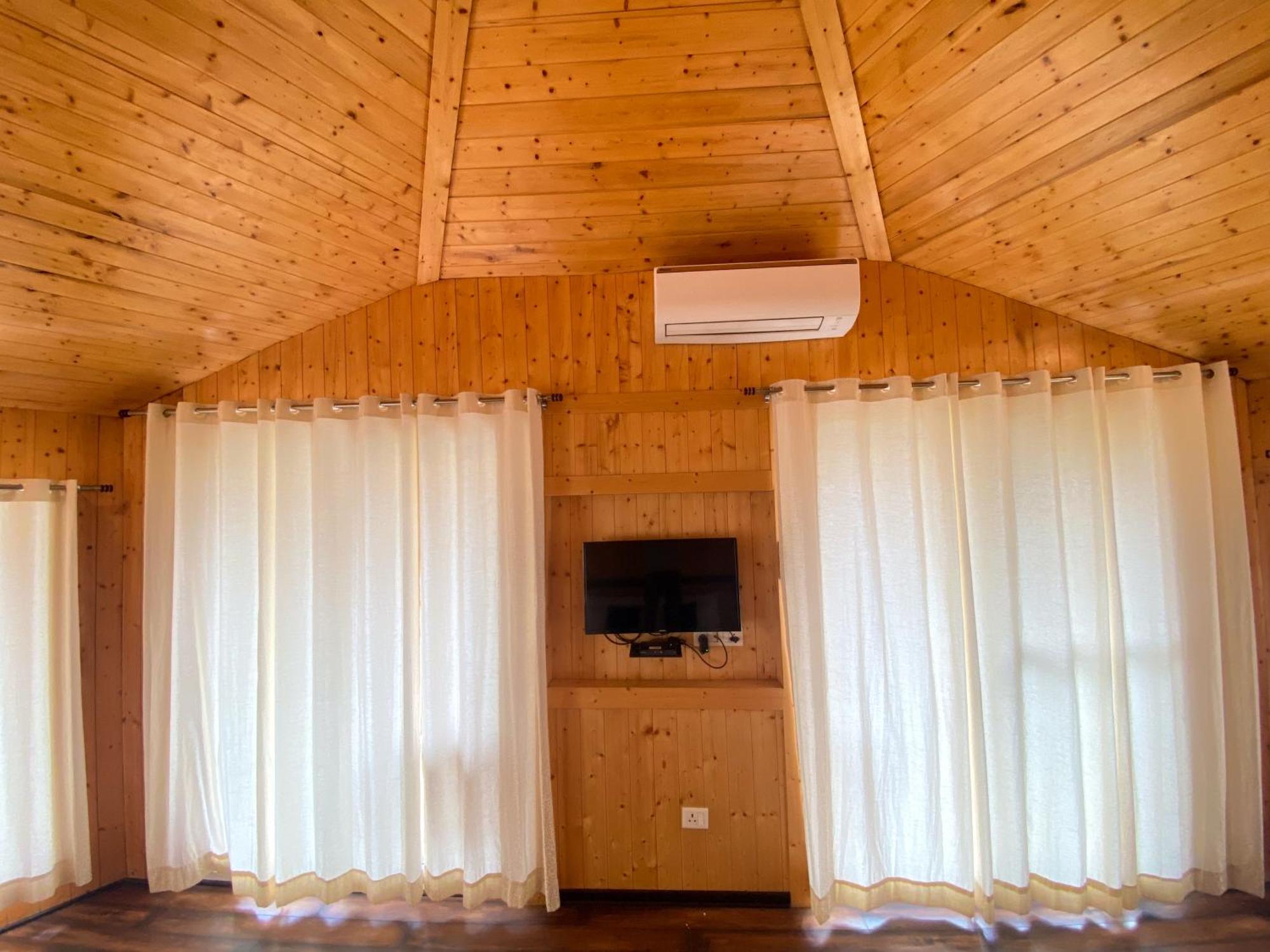 The Woods Retreat Hotel Lansdowne Ngoại thất bức ảnh