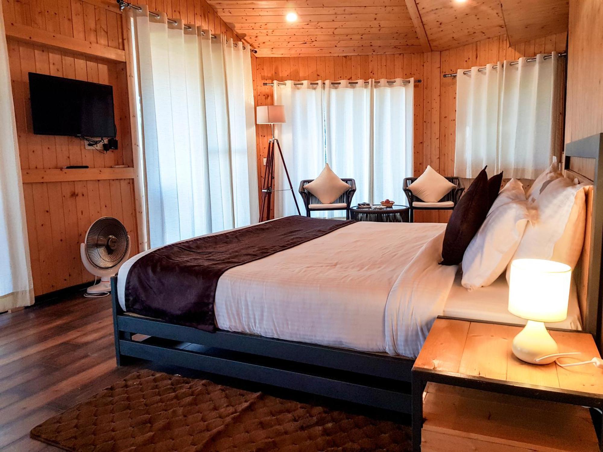 The Woods Retreat Hotel Lansdowne Ngoại thất bức ảnh