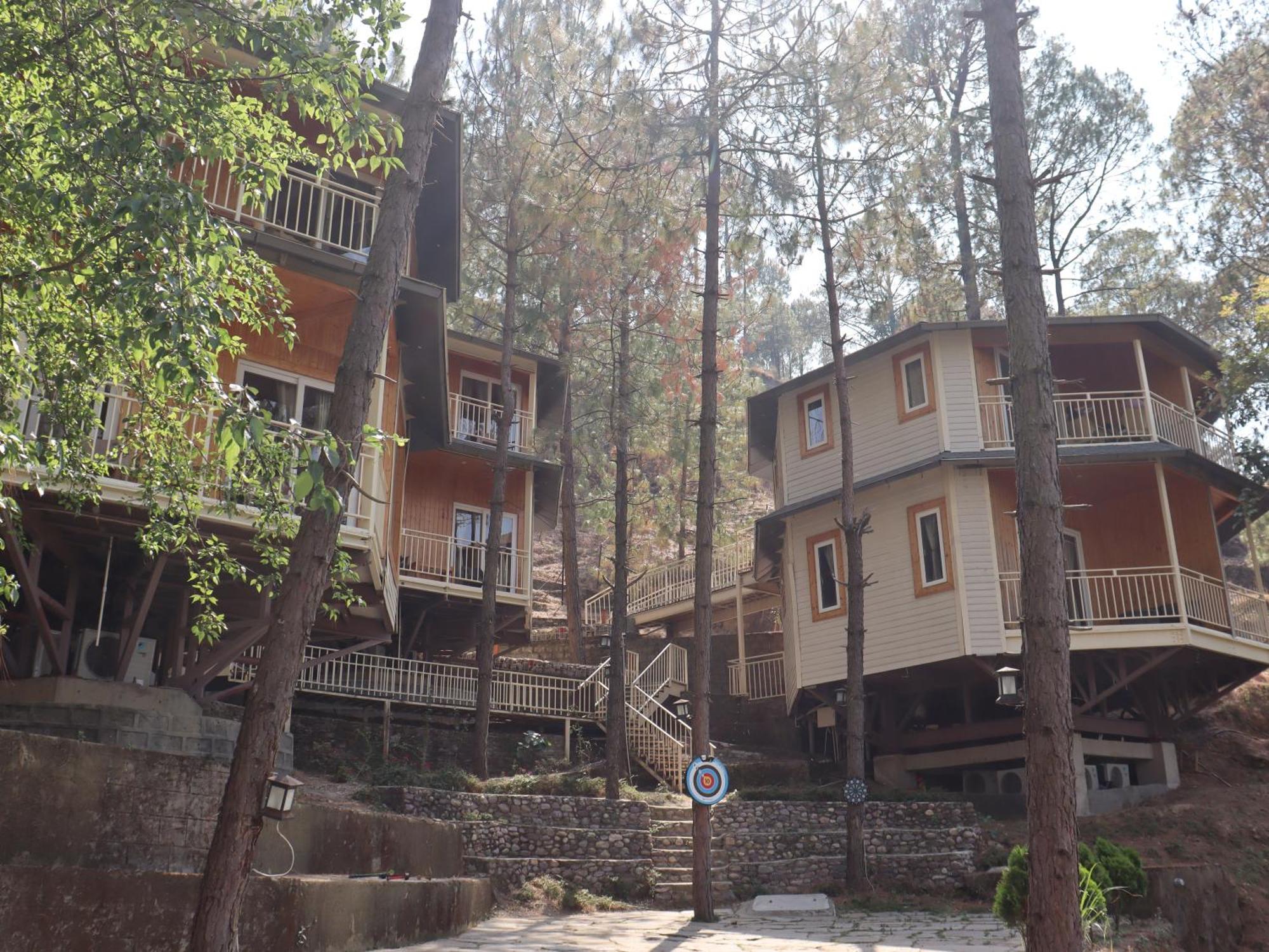 The Woods Retreat Hotel Lansdowne Ngoại thất bức ảnh