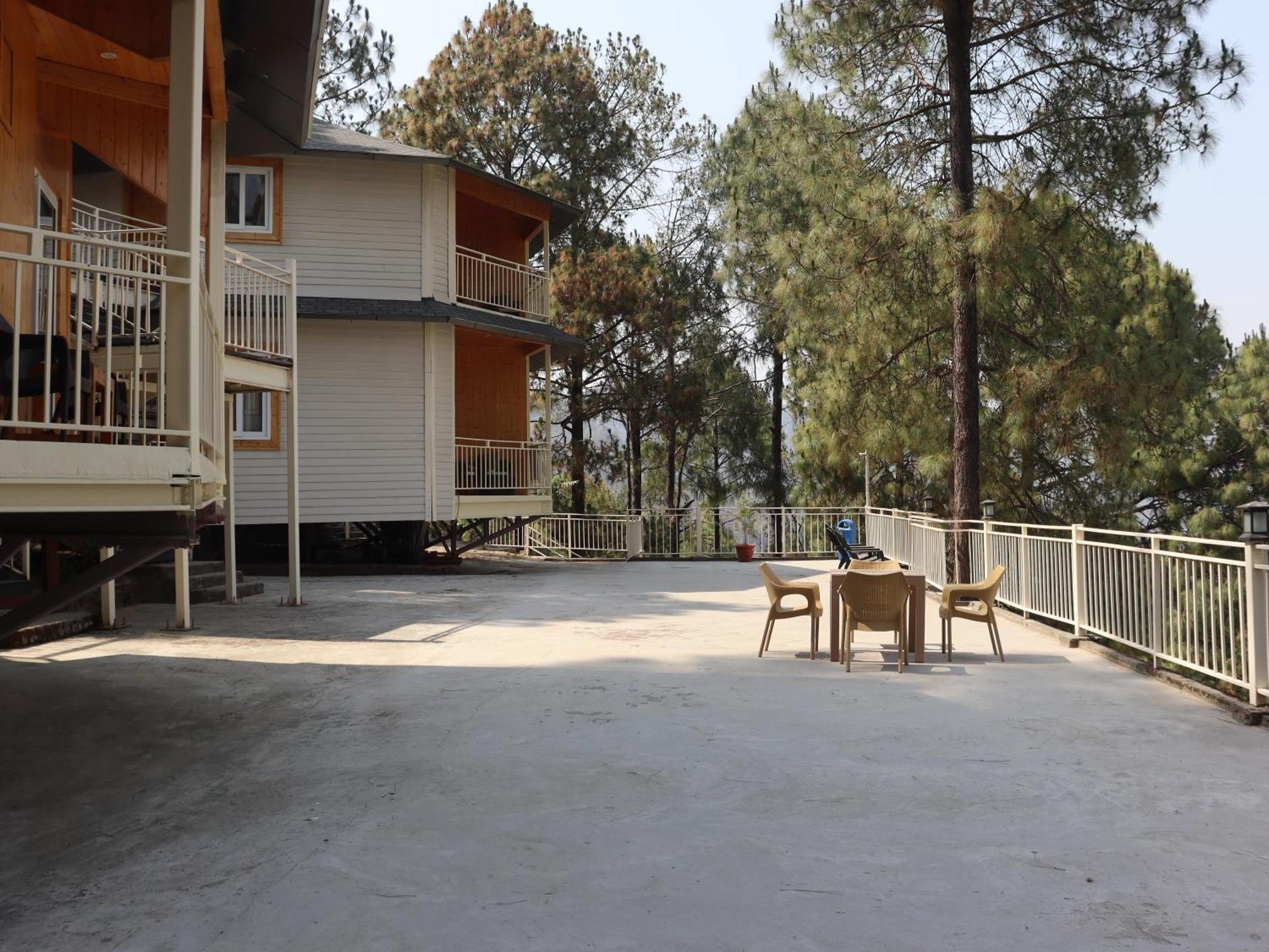 The Woods Retreat Hotel Lansdowne Ngoại thất bức ảnh