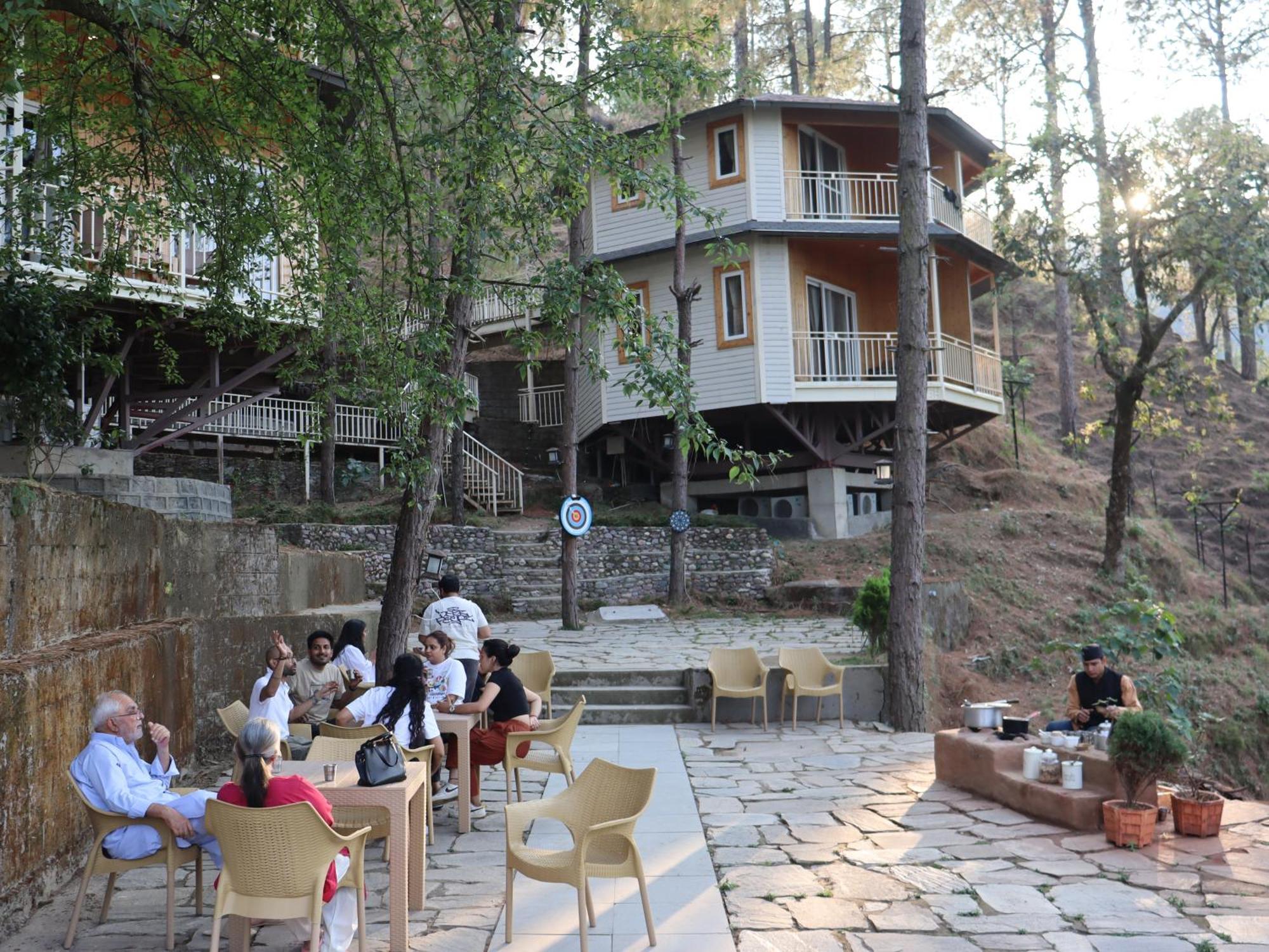 The Woods Retreat Hotel Lansdowne Ngoại thất bức ảnh