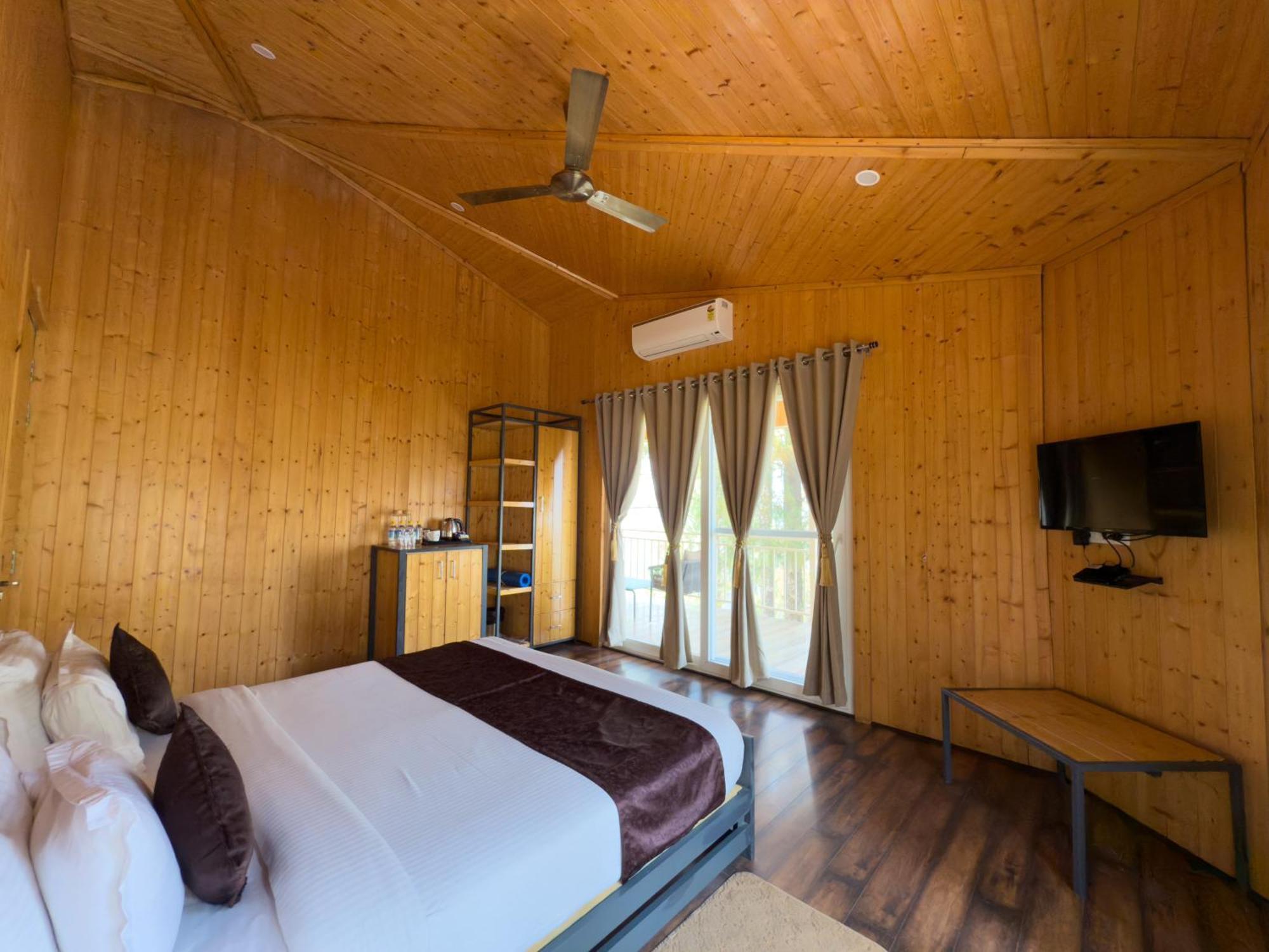 The Woods Retreat Hotel Lansdowne Ngoại thất bức ảnh