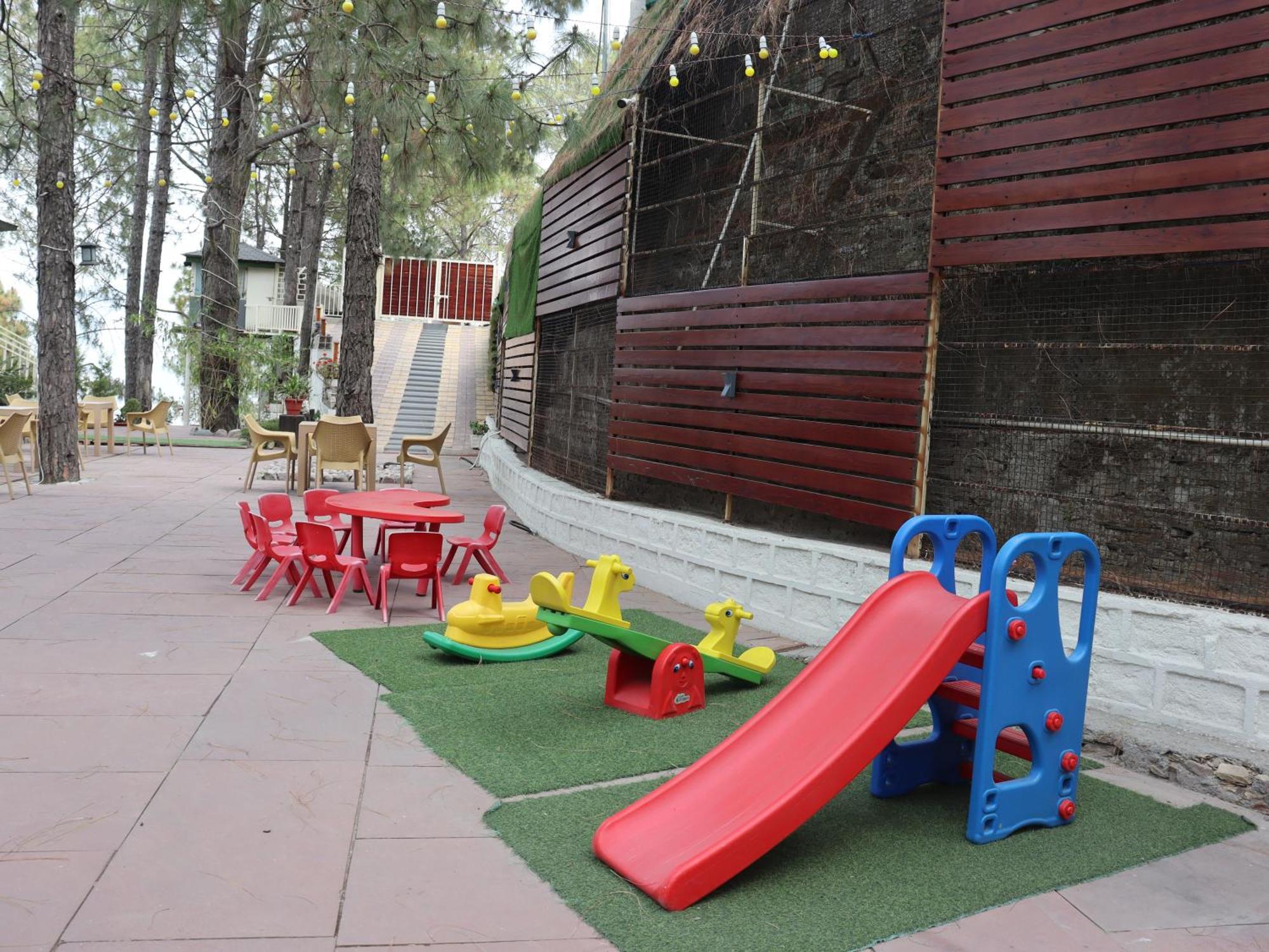 The Woods Retreat Hotel Lansdowne Ngoại thất bức ảnh