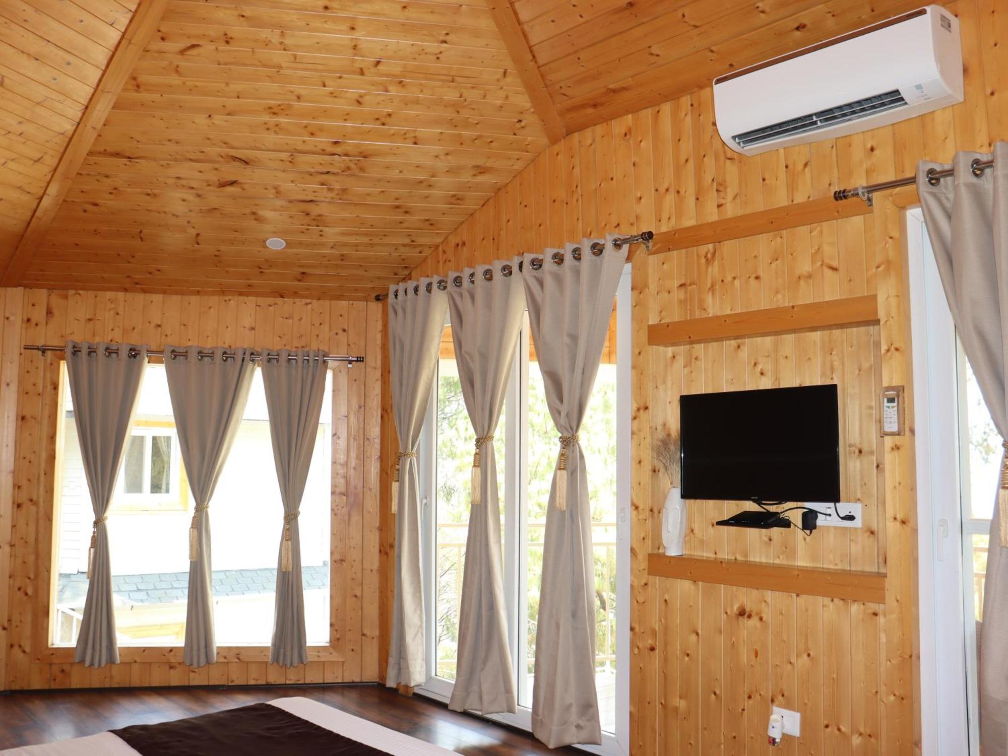 The Woods Retreat Hotel Lansdowne Ngoại thất bức ảnh