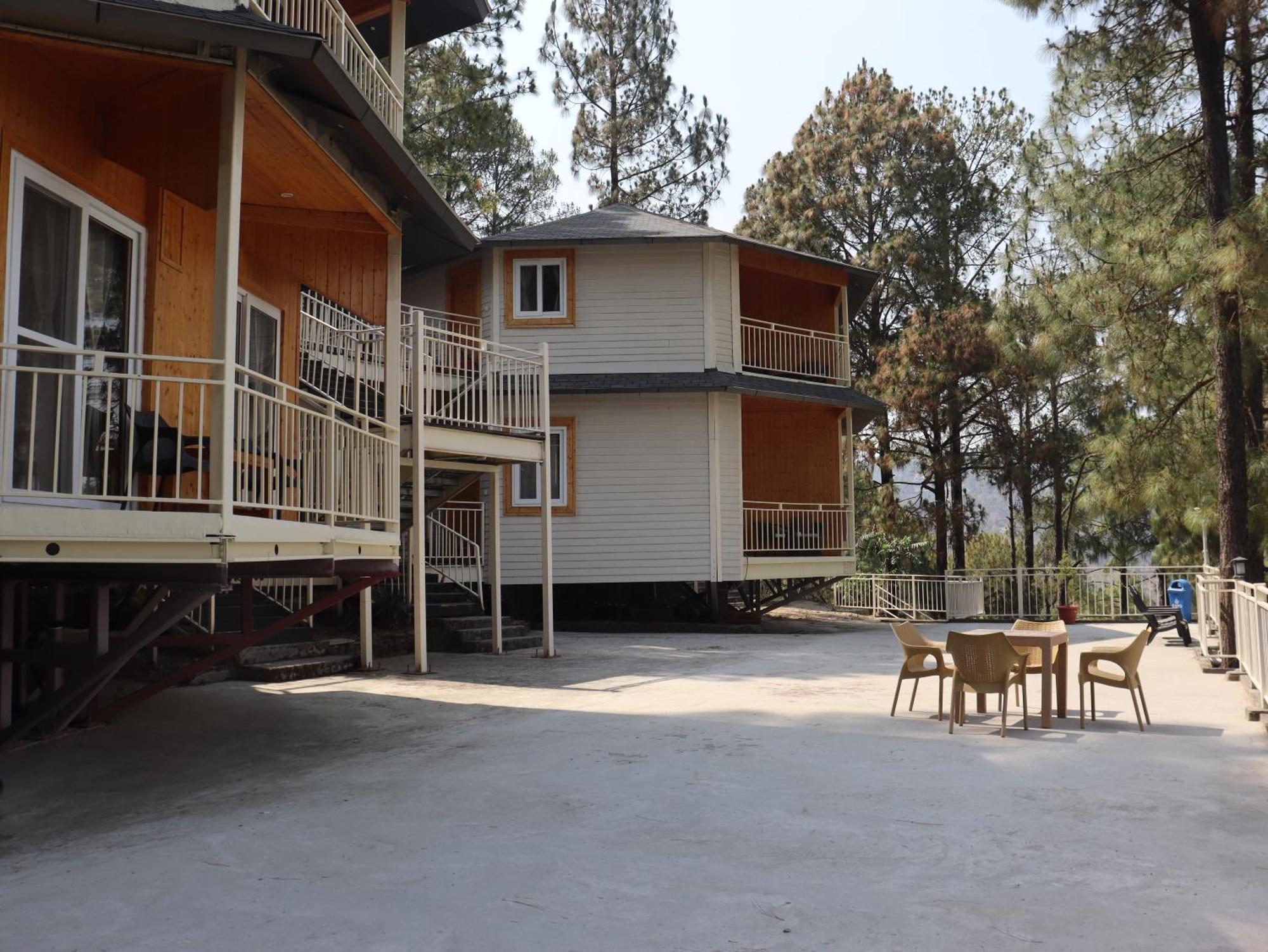 The Woods Retreat Hotel Lansdowne Ngoại thất bức ảnh
