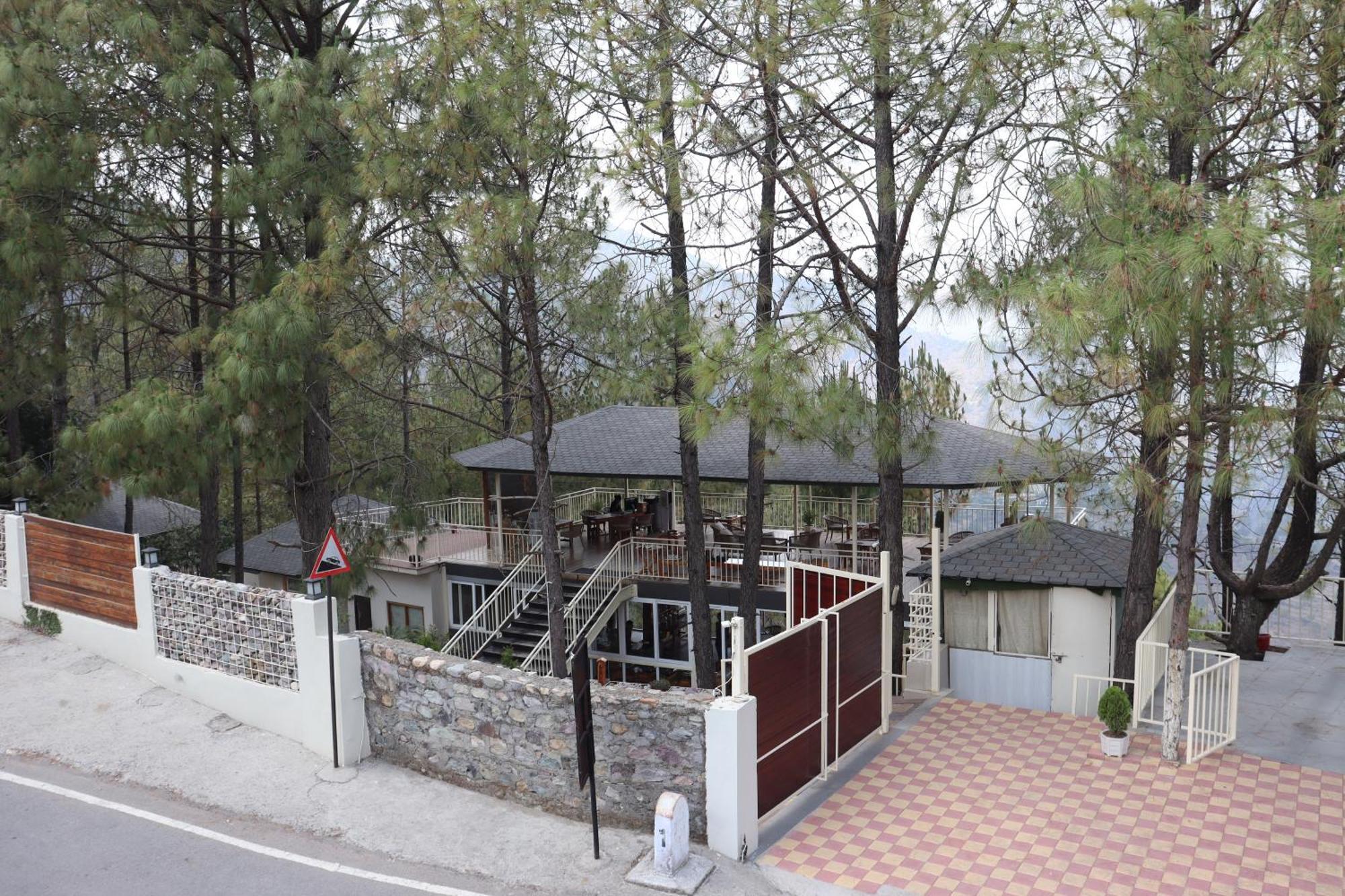 The Woods Retreat Hotel Lansdowne Ngoại thất bức ảnh
