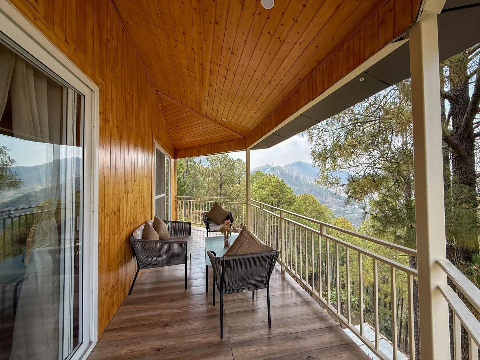 The Woods Retreat Hotel Lansdowne Ngoại thất bức ảnh