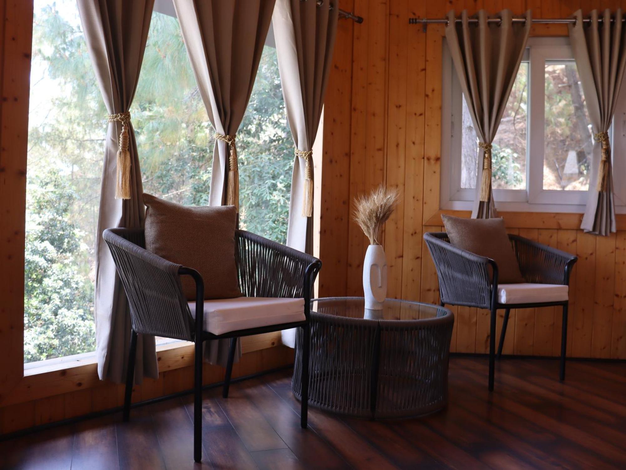 The Woods Retreat Hotel Lansdowne Ngoại thất bức ảnh