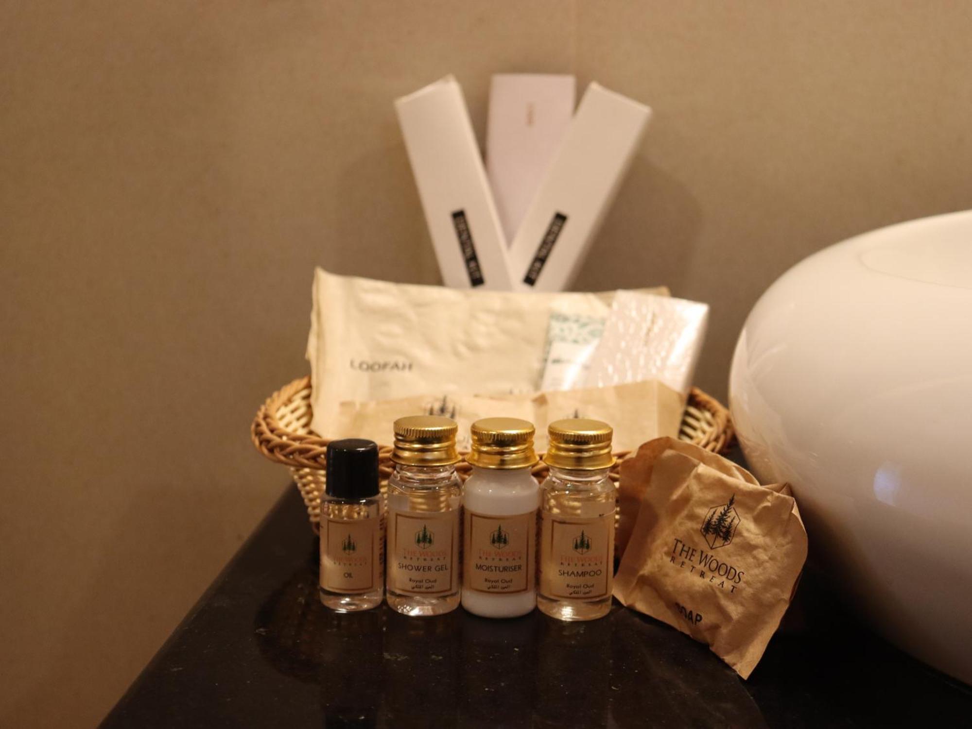 The Woods Retreat Hotel Lansdowne Ngoại thất bức ảnh